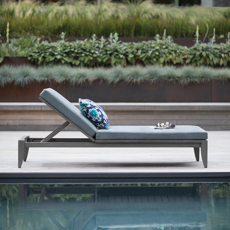 Relais Chaise Lounge